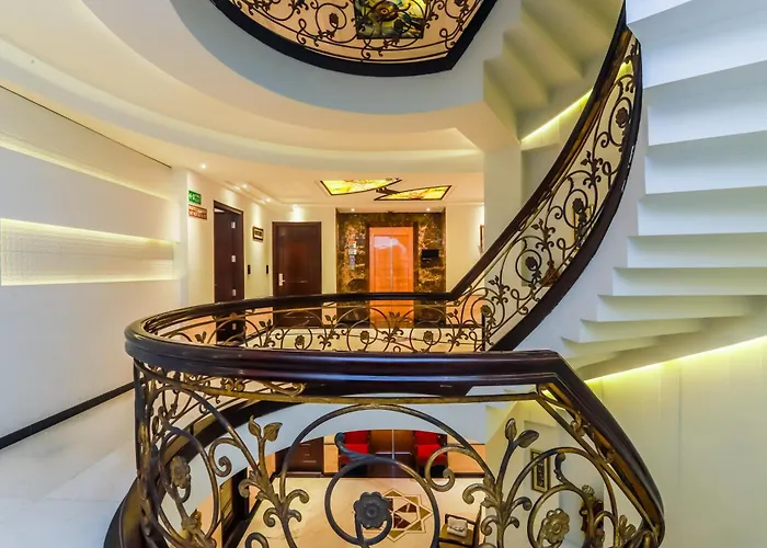 Hotel Grand Godwin Near New Delhi Railway Station- Free Airport Pick-Up